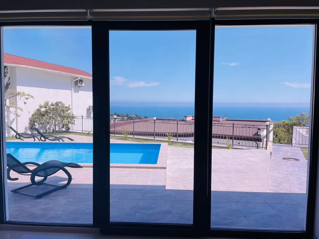 Коттедж Шикарная вилла в Массандровском парке — Ялта