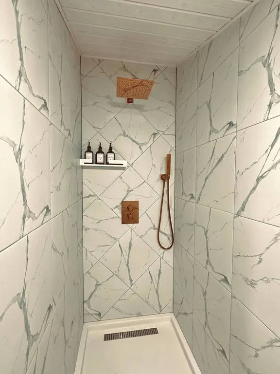 Дом с панорамной сауной, купелью на закрытом лесном участке