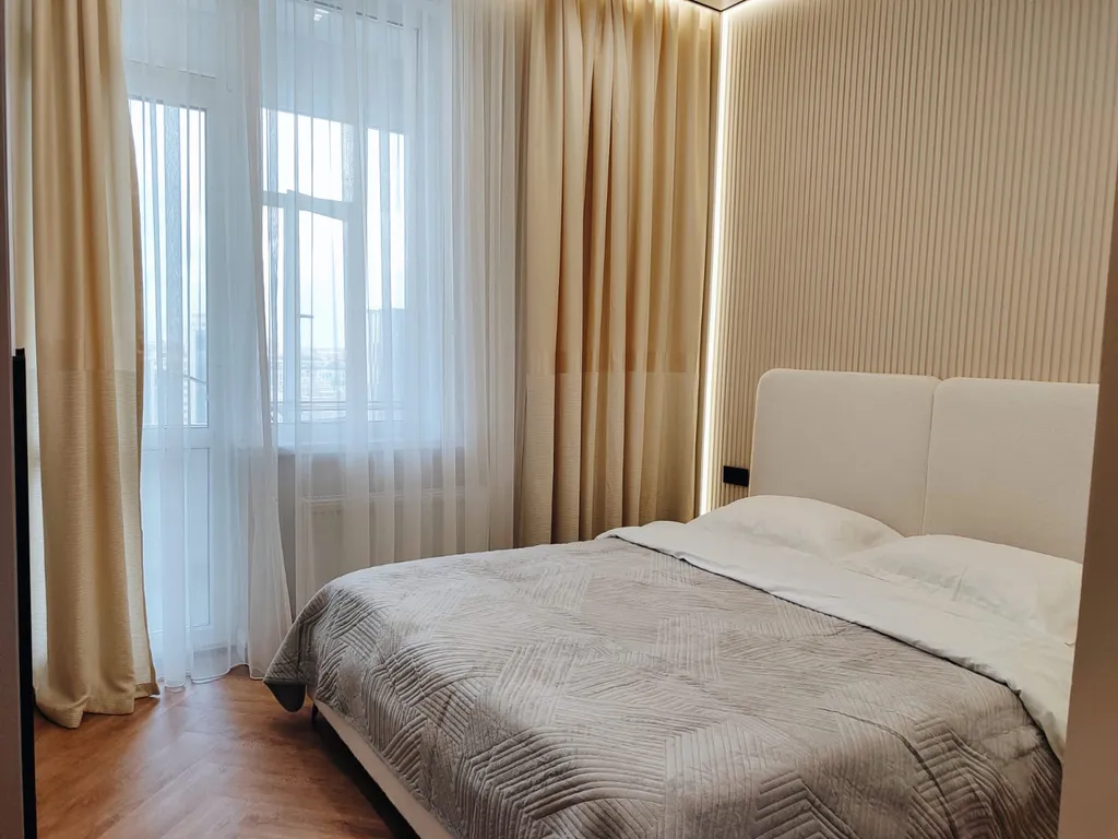 Стильная дизайнерская квартира в центре Левого берега