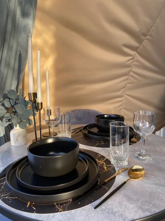 Домик вблизи озера