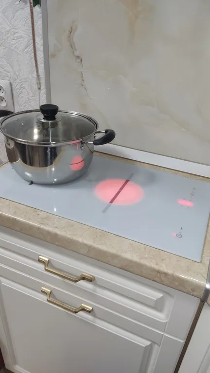 Около Нарзанной галереи и санатория Луч