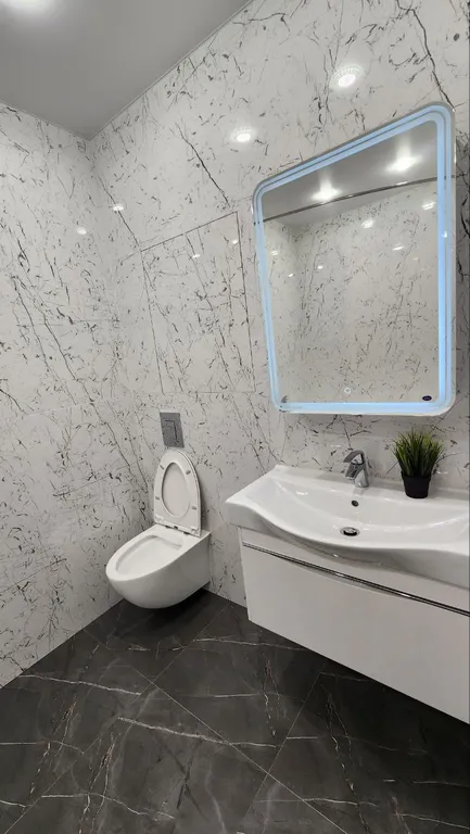 Дизайнерская евротрешка видом на Москву - реку.