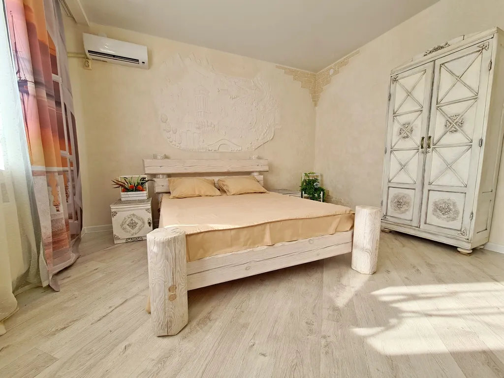 Коттеджу моря: костровая чаша камин детская территория бассейн баттут.