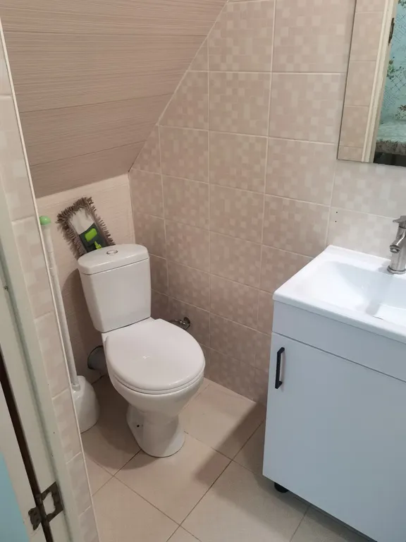 Домик у моря на троих