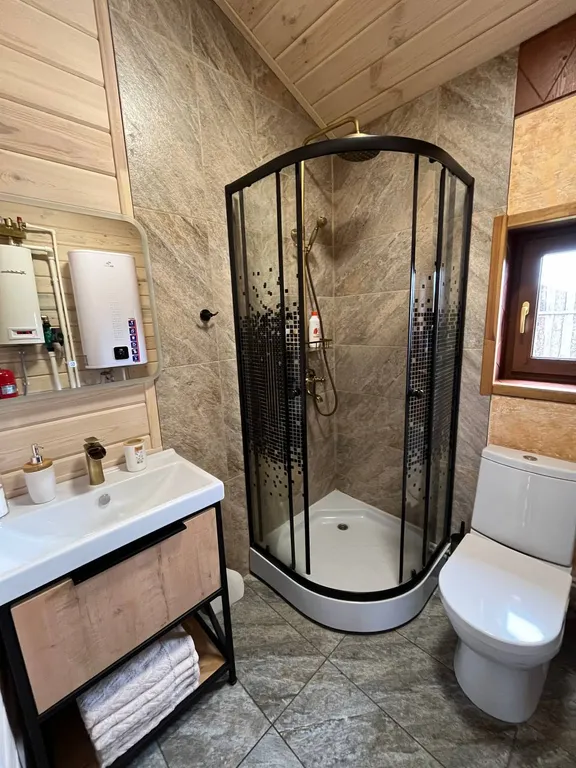 Просторный дом Барн-хаус с русской баней и беседкой с мангальной зоной