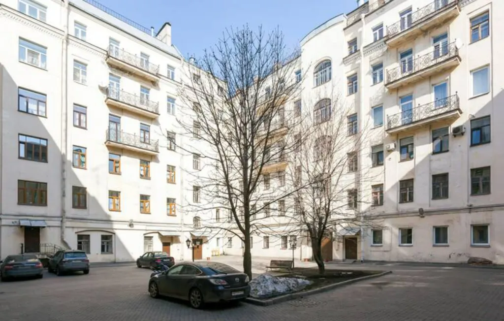 Большая однокомнатная квартира, пешком до Эрмитажа