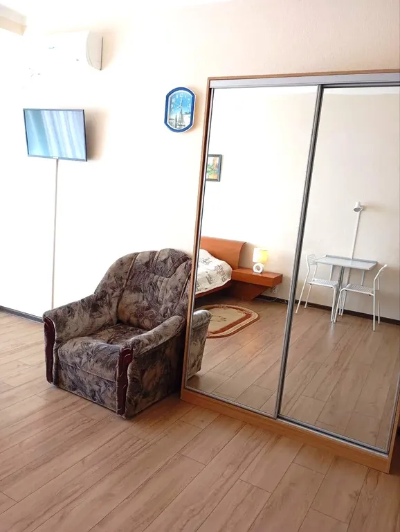 Апартаменты 7,9 с кухней и балконом, с частичным видом на море