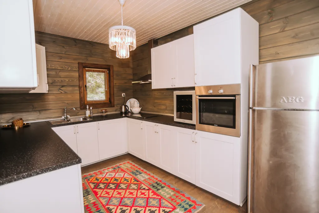 Домик в горах по дороге на Рицу