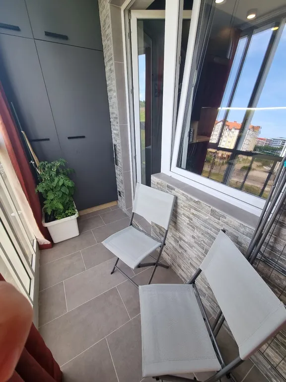 Уютный уголок около лесного озера