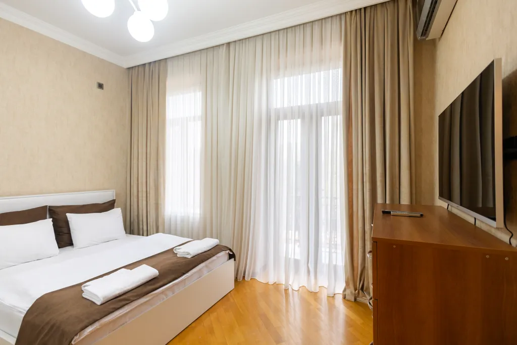 2 спальни + гостиная, прямой балкон с видом на гору Таргова