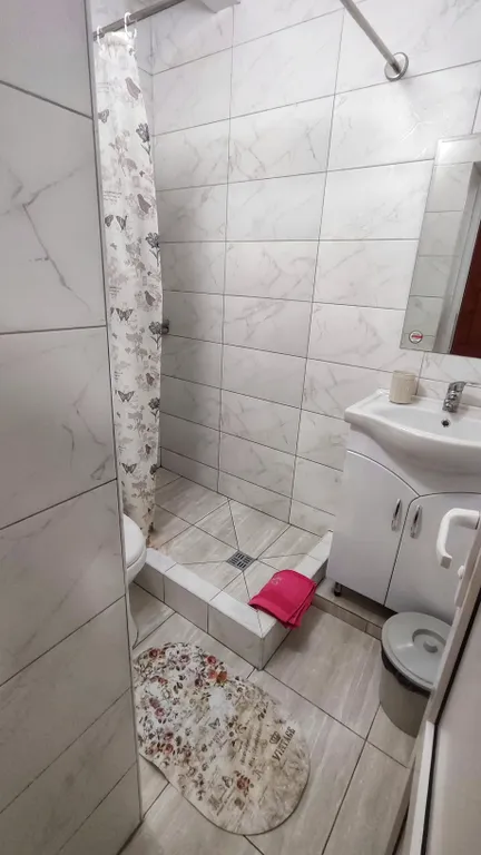 Двухкомнатной номер с удобствами, балконом и большим двором