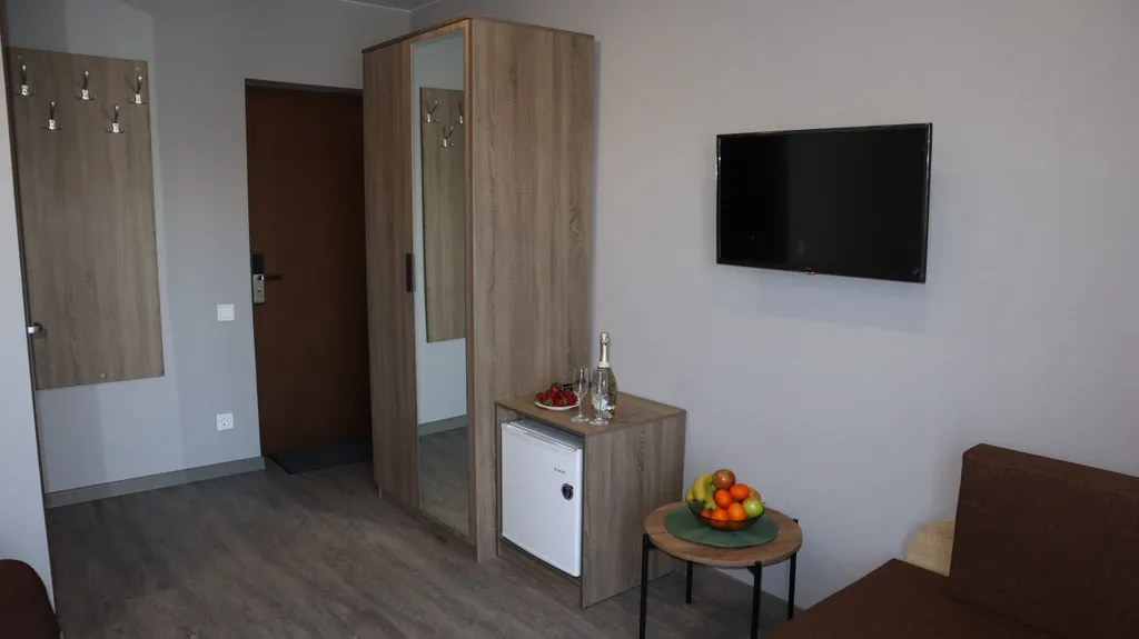 Стандартный трехместный номер с видом на горы