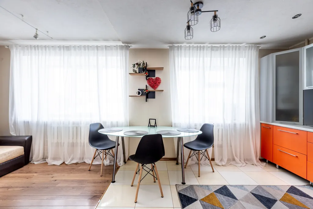 Евродвушка вблизи набережной