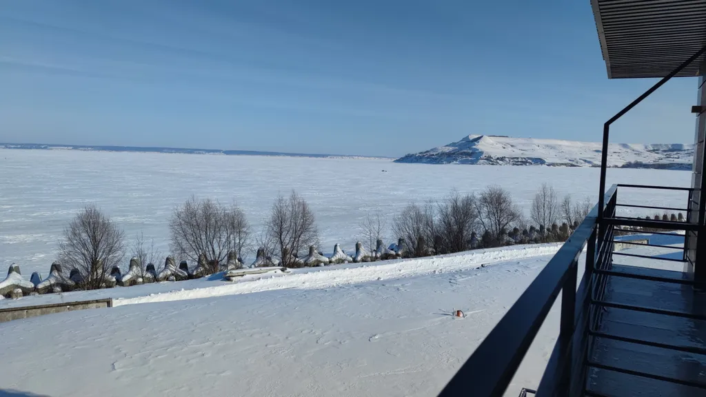 Номер с балконом, видом на реку Волга и гору Арбуга