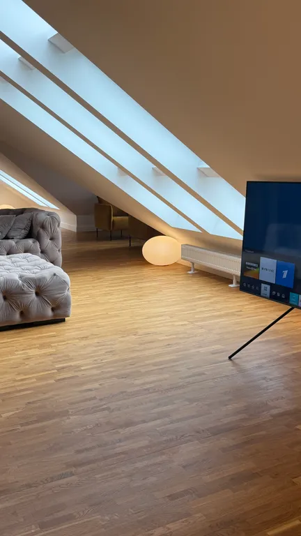 Лофт - мансарда с фронтальным видом на море