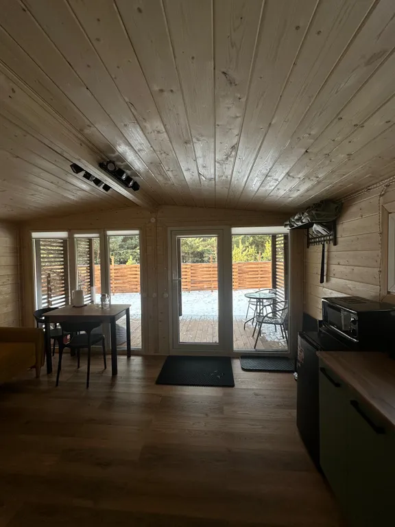 Домик в сосновом лесу с банным чаном