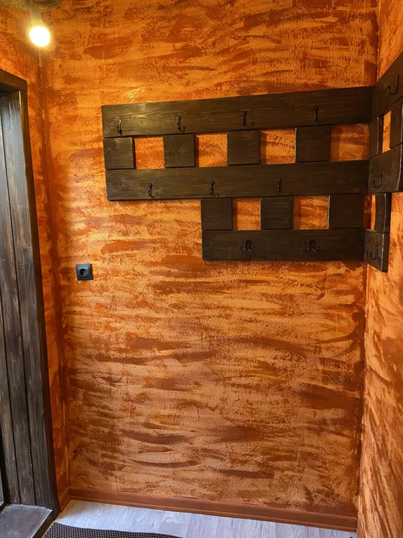 Дом в черте города в сосновом лесу