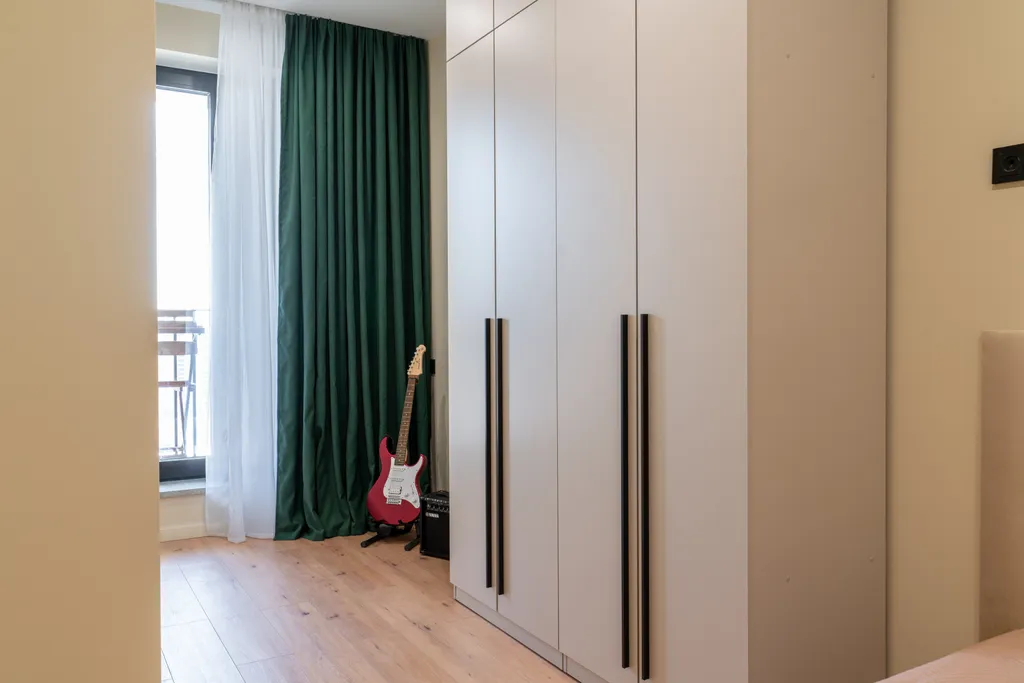 Просторная дизайнерская квартира с видовой терассой на берегу моря