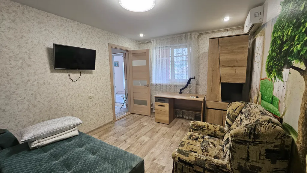 Коттедж Уютный двухкомнатный дом с балконом — Феодосия