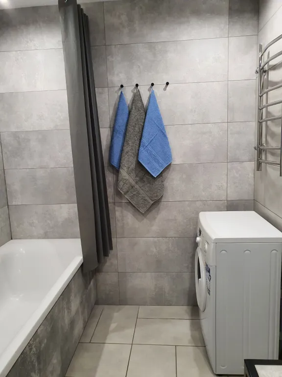 Новая квартира с гостиной и изолированной спальней в центре