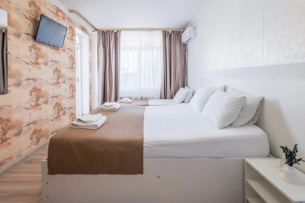 Трехместный номер с видом на горы