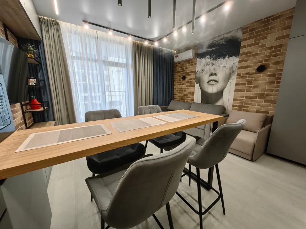 Дизайнерская студия с видом на море