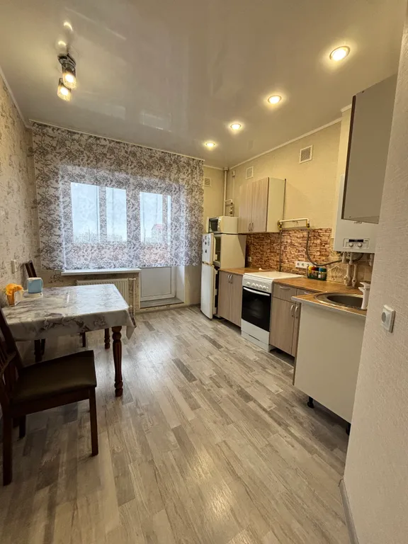 Квартира Сдаётся светлая и уютная квартира, в двух шагах от парка «Поддубного». — Ейск