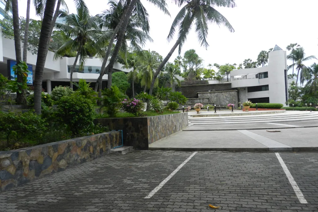 Студия с фронтальным видом на море