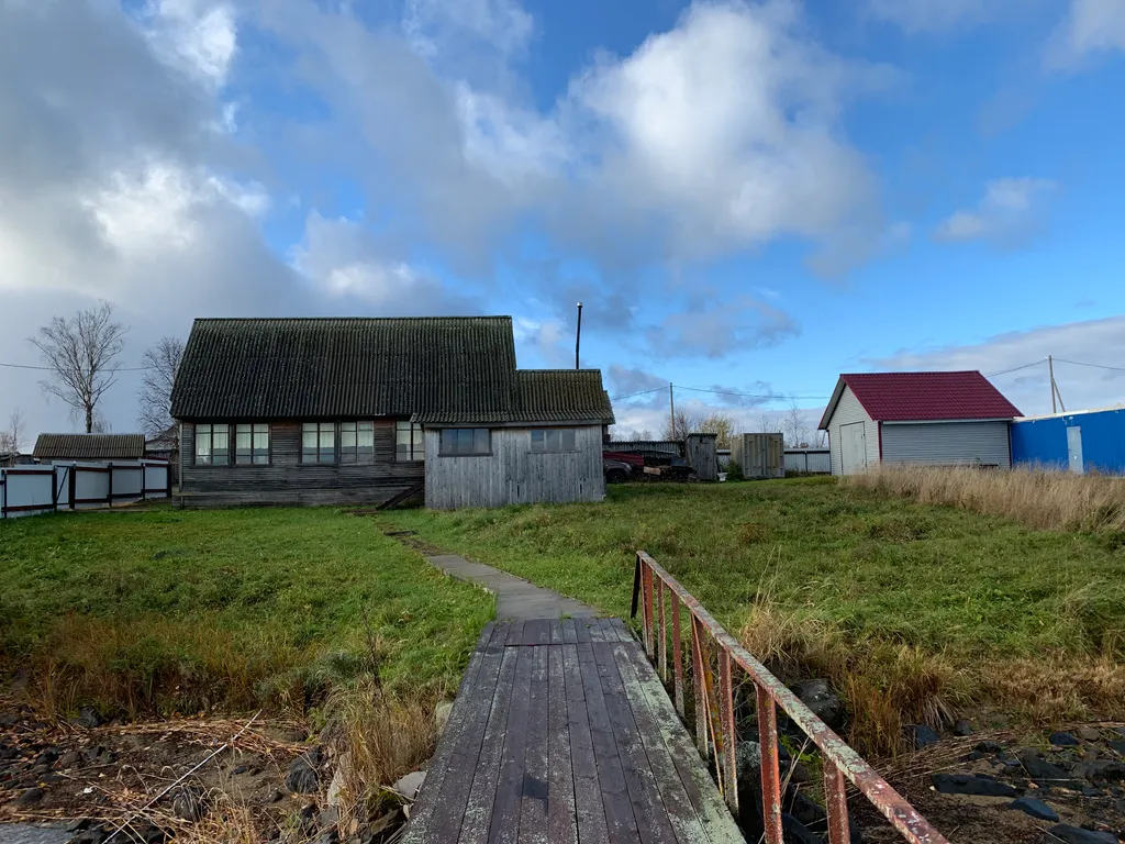 Дачный дом на берегу озера