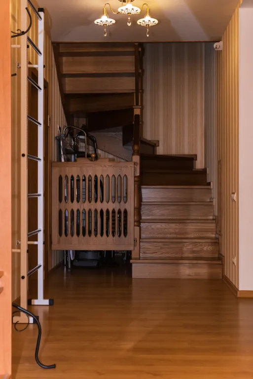 Двухуровневая трёхкомнатная квартира возле моря