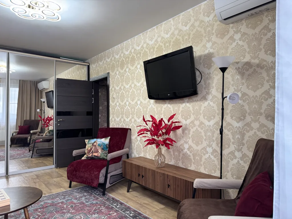 Семейная ретро квартира с видом на лес