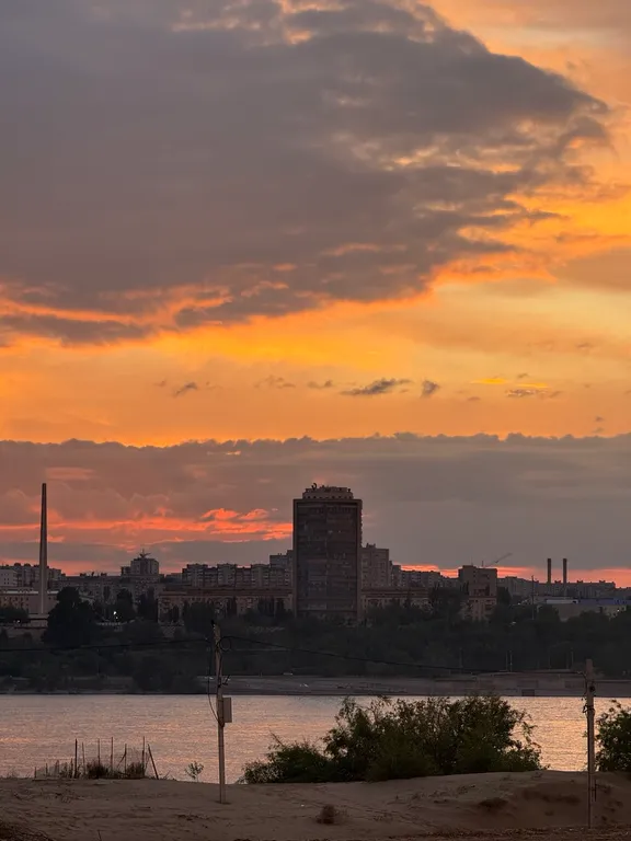 Новый дом с шикарным видом на центр города, через реку Волга