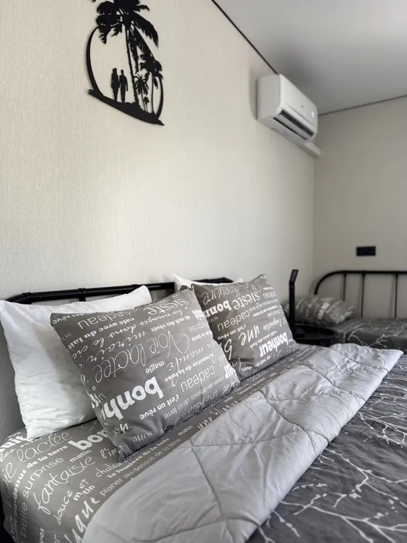 Смарт-студия в монохромных тонах