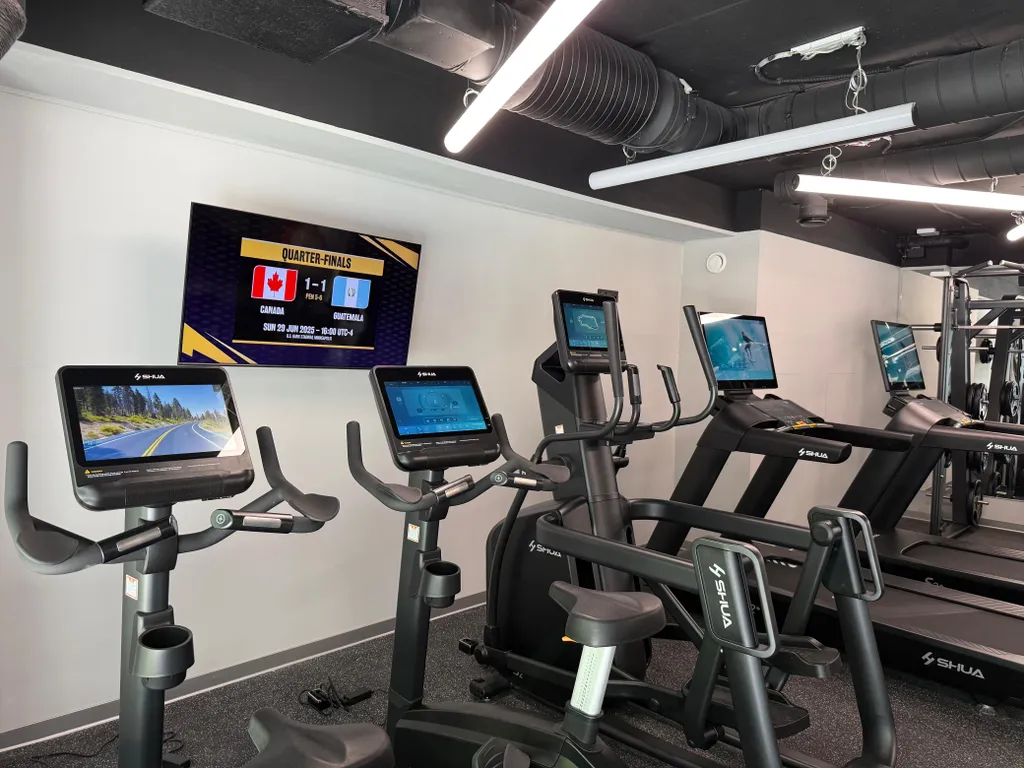 Студия с бассейном и сауной