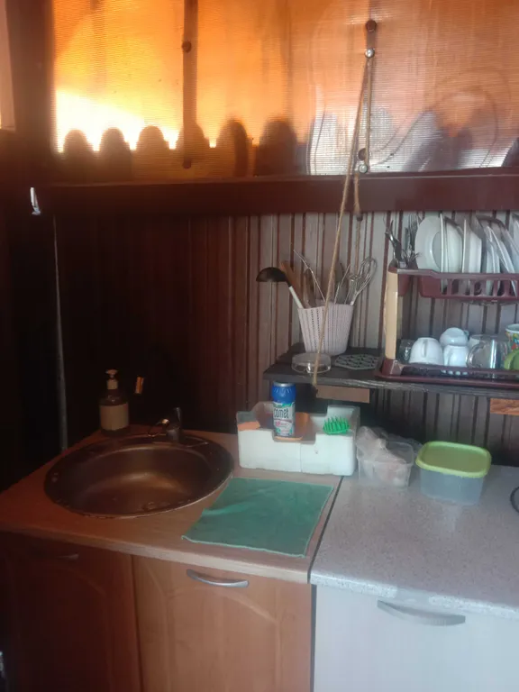 Уютная комната с видом на море