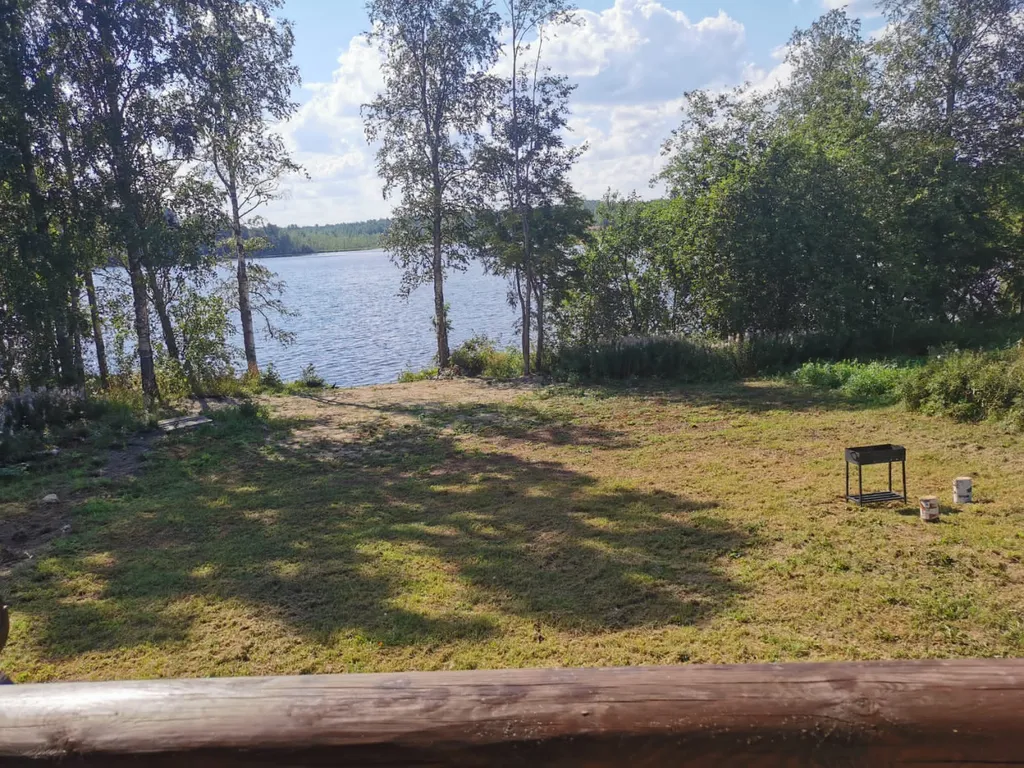 Дом на берегу озера