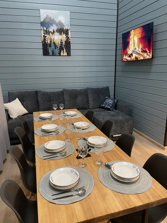 Уютный современный дом в лесу