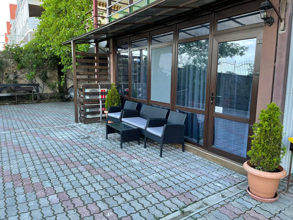 Семейный трехкомнатный номер на первом этаже с видом на море