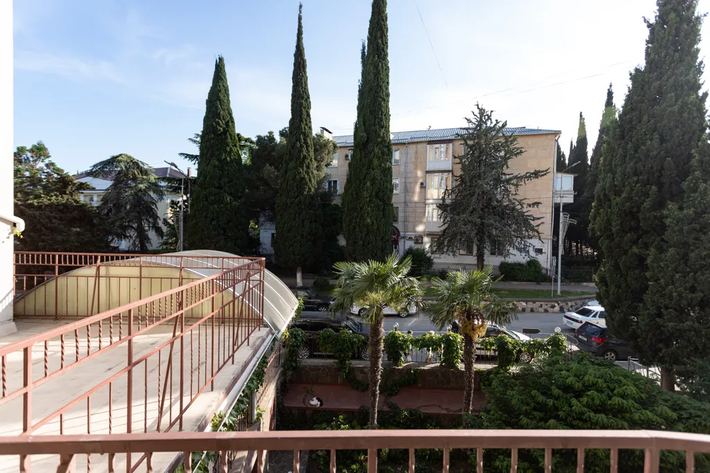 Светлая 1-комнатная квартира с панорамным балконом