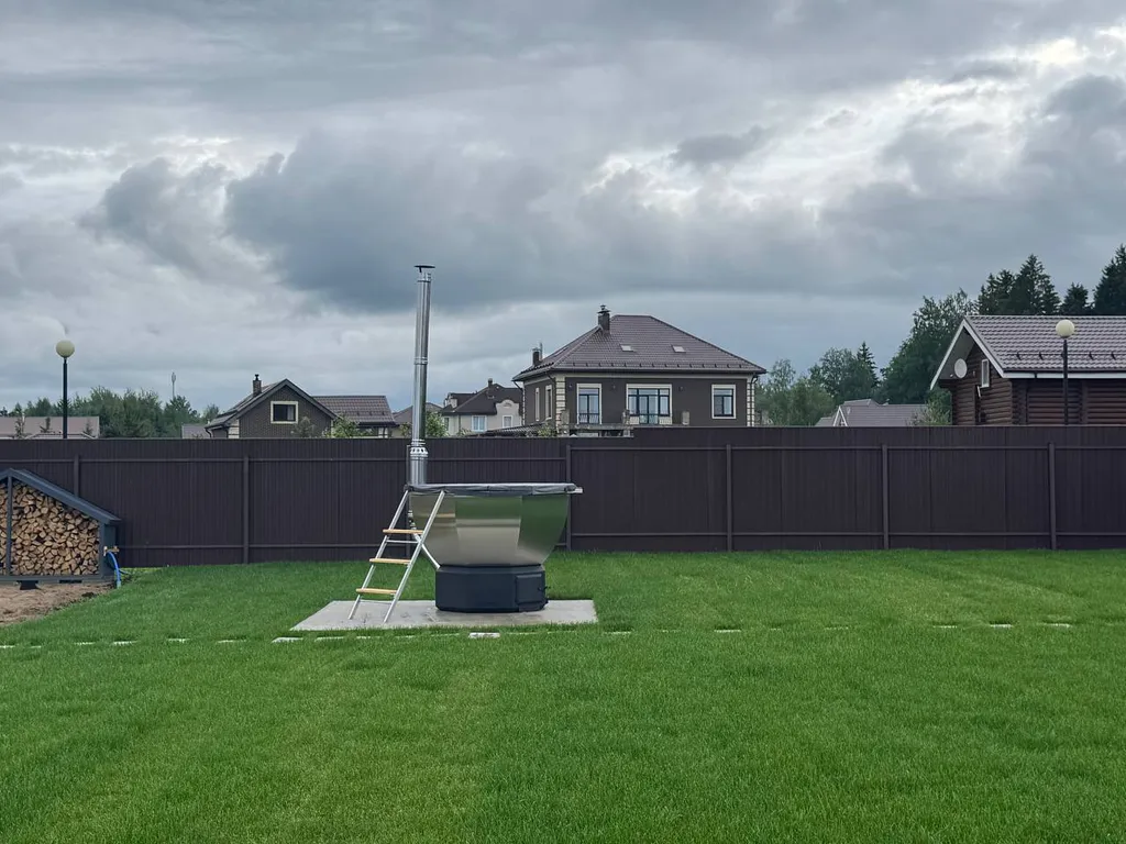 Дом у озера с чаном