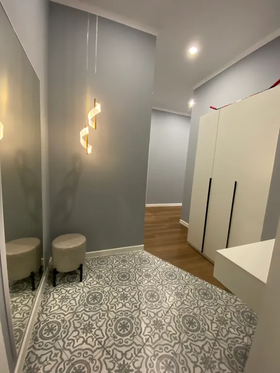 Комфортная квартира с высокими потолками около Корстона