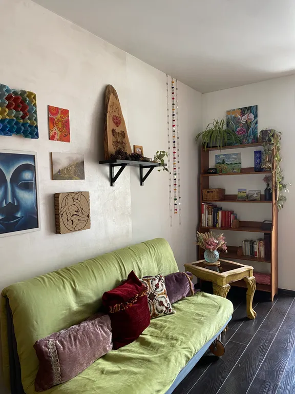 Просторная бохо студия с панорамным видом на горы