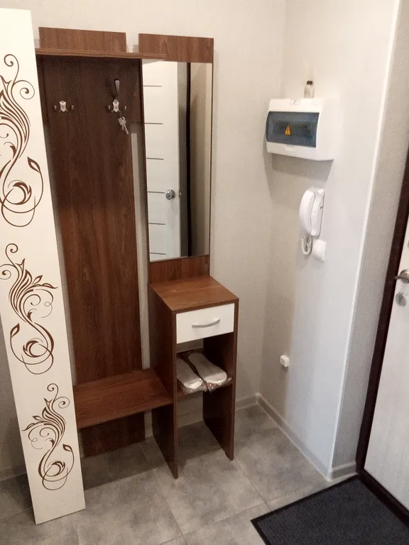 Удобная кровать в уютной квартире