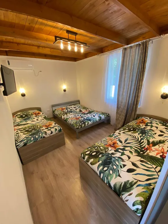 Уютный домик у сада