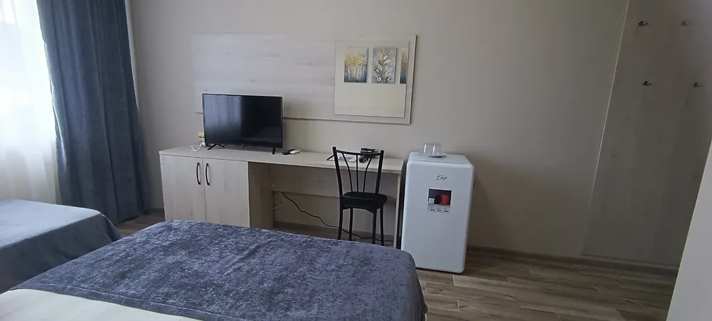 Трёхместный номер с удобствами и балконом