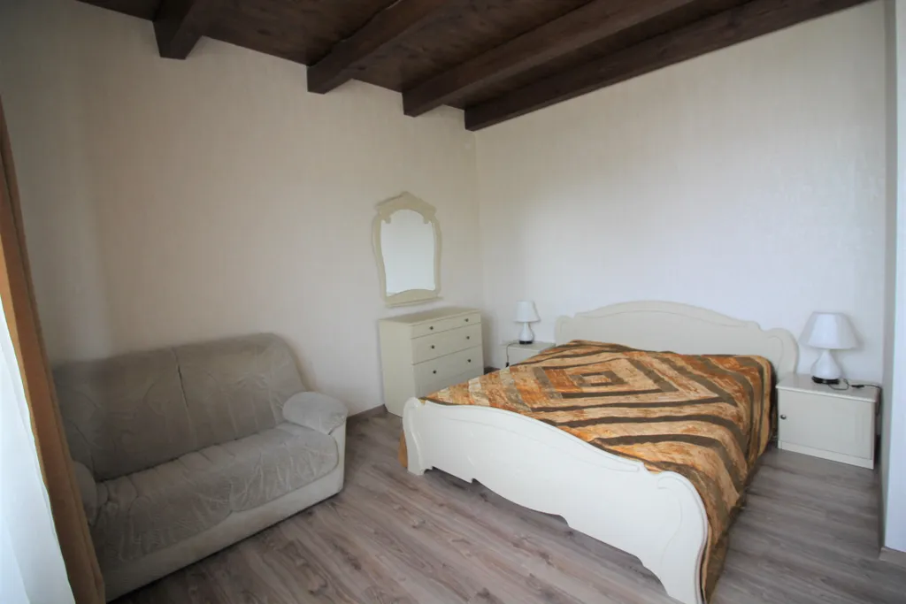 8-комнатный Дом