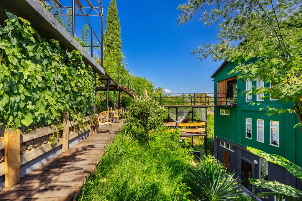 Семейная квартира с видом на горы