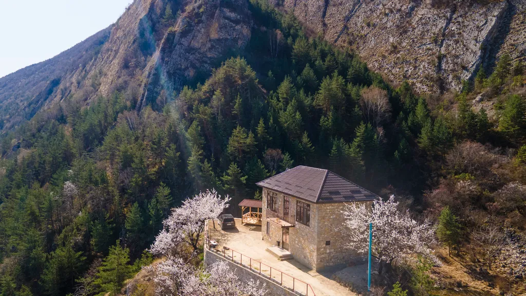 Коттедж Дом на скале — аренда посуточно в Гуниб