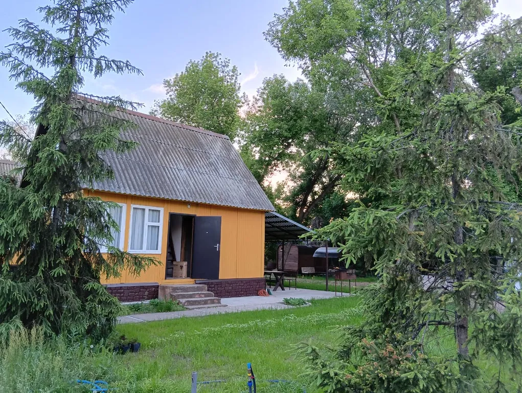 Уютный домик на реке