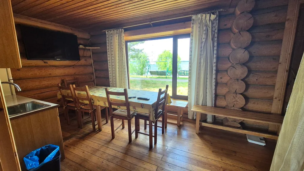 Дом на берегу волги, с видом на затопленную колокольню